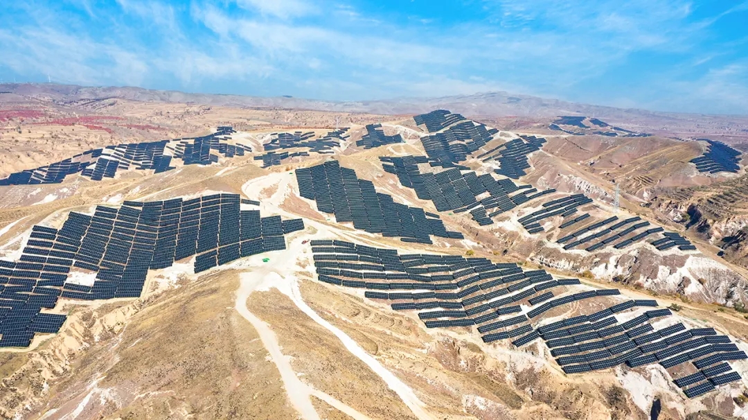 喜報——珈偉綠能承建河北蔚縣恒昌110MW集中式光伏電站成功首并！